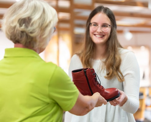 Schuhverkauf Beratung durch Fachpersonal