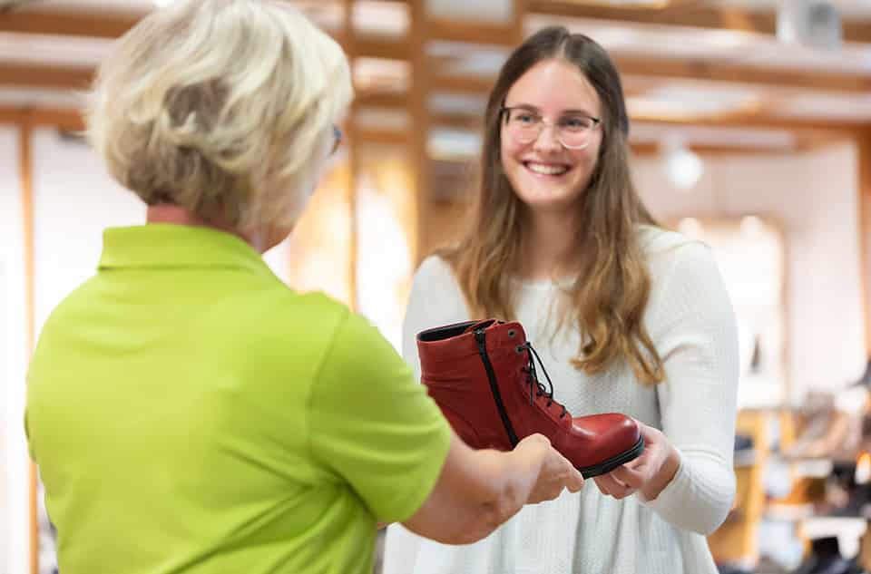 Schuhverkauf Beratung durch Fachpersonal